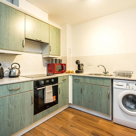 Fast Internet One Bedroom Apartment In Greater London, Id Required Buitenkant foto