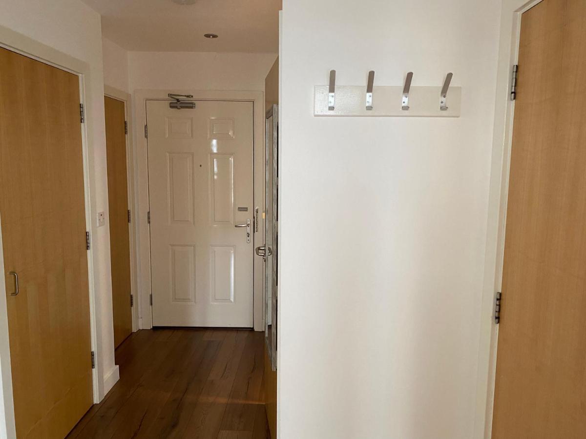 Fast Internet One Bedroom Apartment In Greater London, Id Required Buitenkant foto