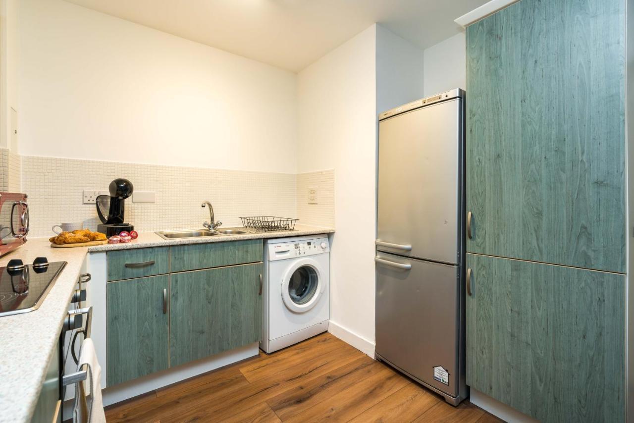 Fast Internet One Bedroom Apartment In Greater London, Id Required Buitenkant foto
