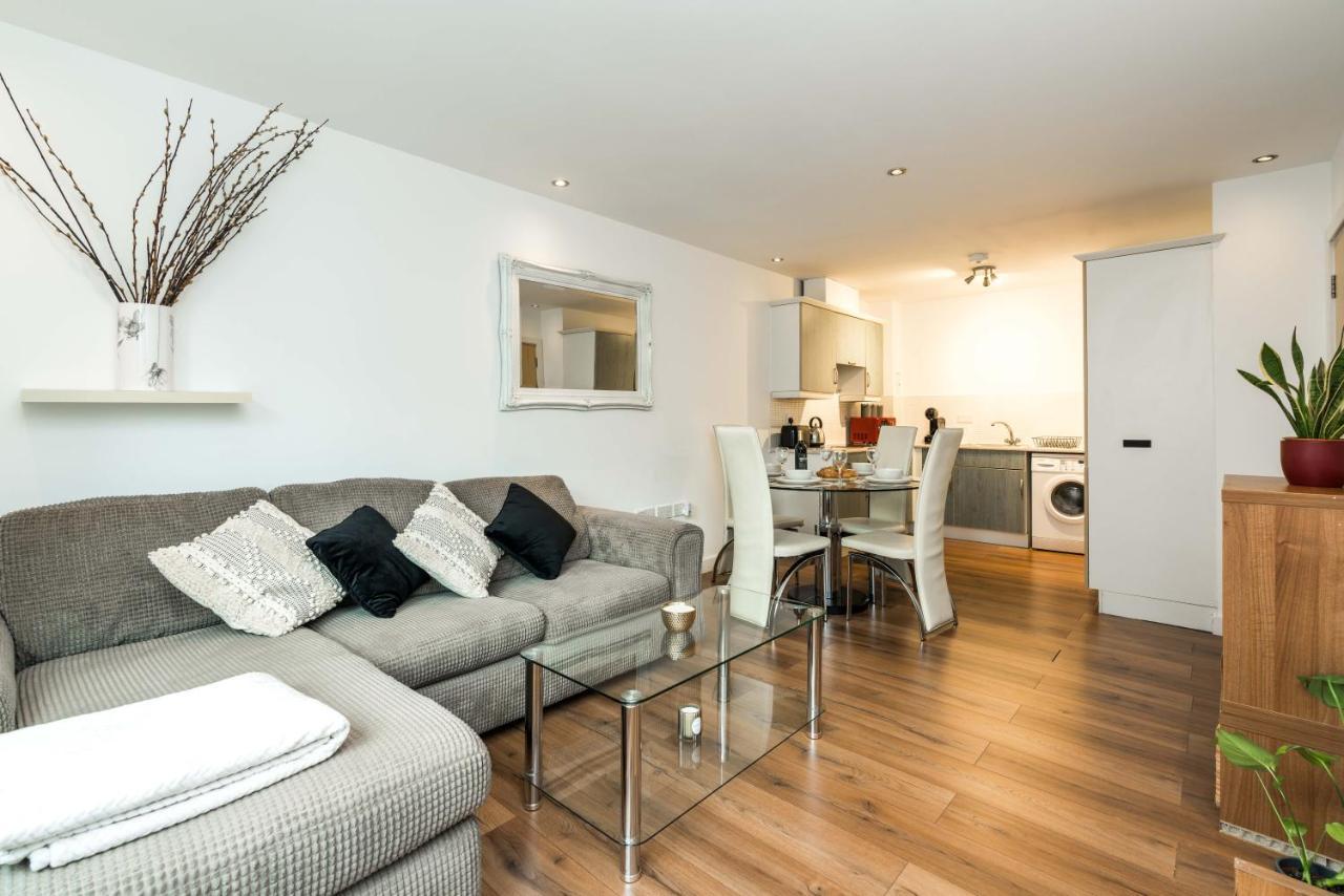 Fast Internet One Bedroom Apartment In Greater London, Id Required Buitenkant foto