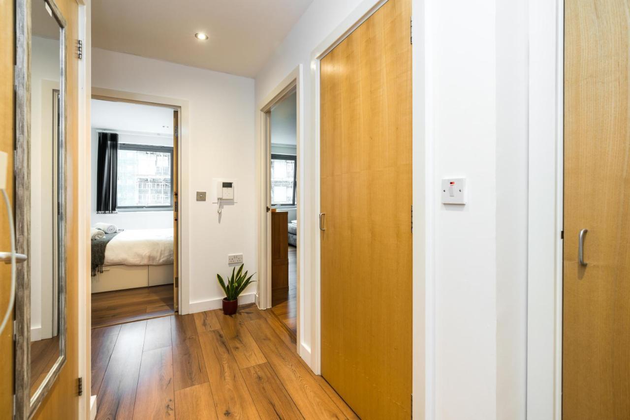Fast Internet One Bedroom Apartment In Greater London, Id Required Buitenkant foto