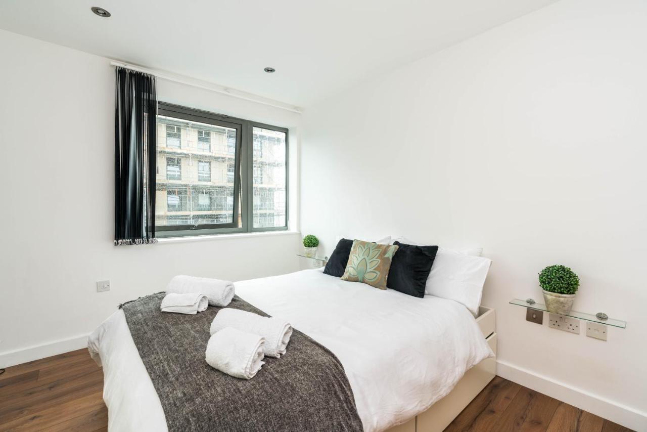 Fast Internet One Bedroom Apartment In Greater London, Id Required Buitenkant foto