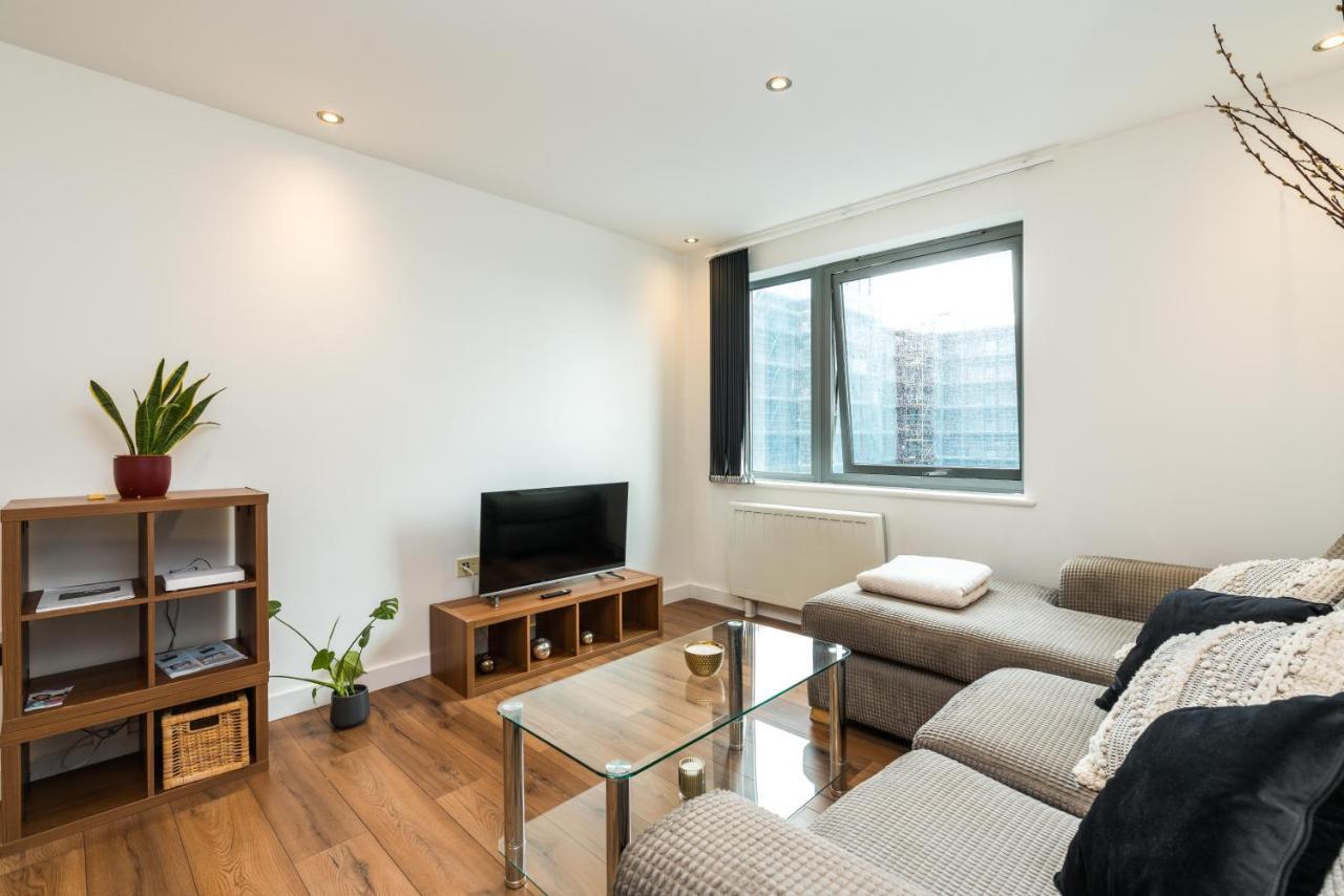 Fast Internet One Bedroom Apartment In Greater London, Id Required Buitenkant foto
