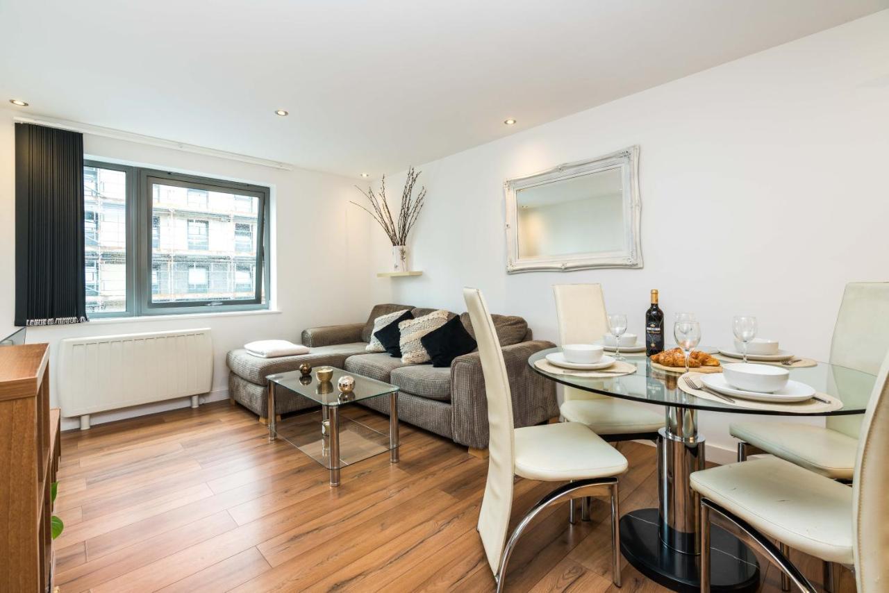 Fast Internet One Bedroom Apartment In Greater London, Id Required Buitenkant foto