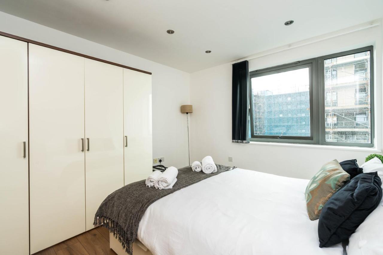Fast Internet One Bedroom Apartment In Greater London, Id Required Buitenkant foto
