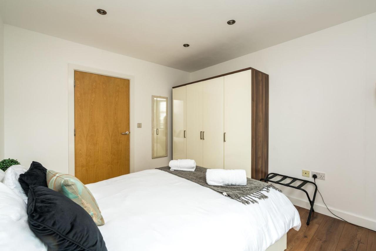 Fast Internet One Bedroom Apartment In Greater London, Id Required Buitenkant foto