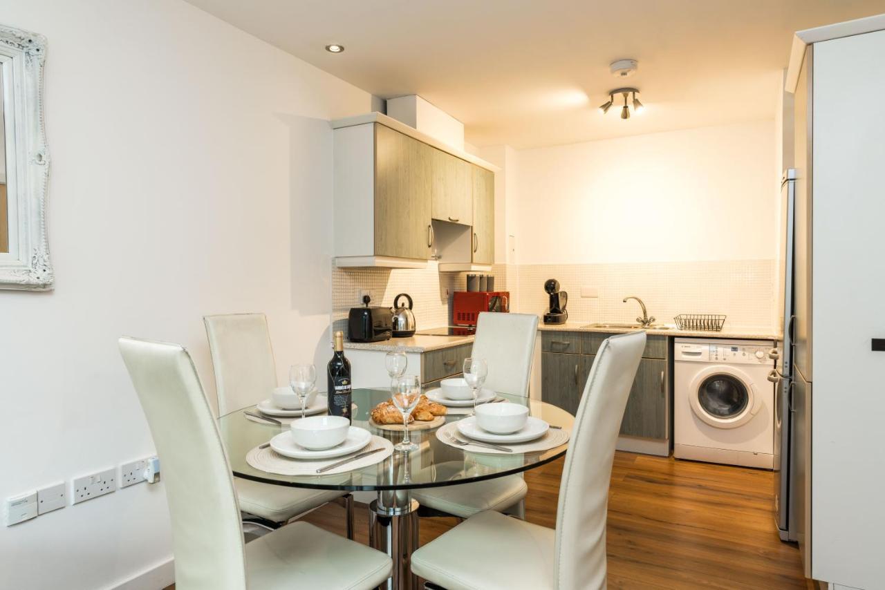 Fast Internet One Bedroom Apartment In Greater London, Id Required Buitenkant foto
